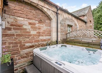 The Carriage House - Calthwaite Hall Lodges, Calthwaite, Nr Penrith