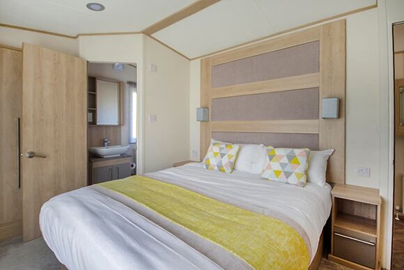Platinum 2 Caravan with Decking sleeps 4 - Carlton Meres Holiday Park, Saxmundham