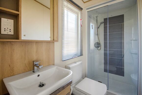 Platinum 2 Caravan with Decking sleeps 4 - Carlton Meres Holiday Park, Saxmundham