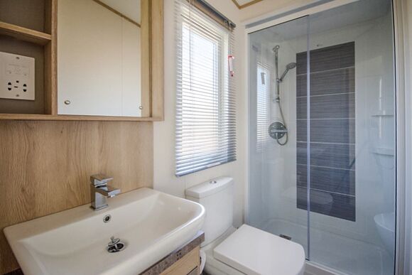 Platinum 3 Caravan with Decking - Carlton Meres Holiday Park, Saxmundham