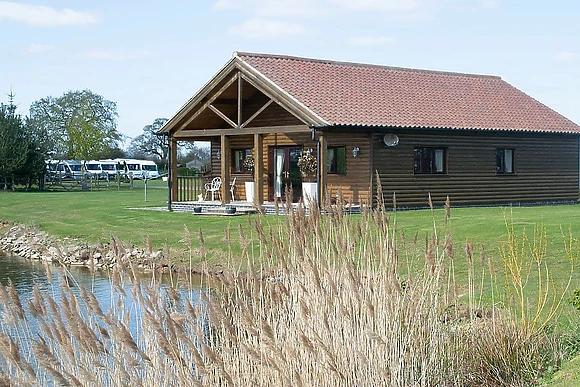 Lakeside Log Cabin 