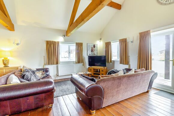 Lakeside Log Cabin - Camper UK Leisure Park, Swinethorpe, Nr Lincoln