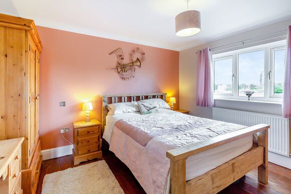 Lakeside Log Cabin - Camper UK Leisure Park, Swinethorpe, Nr Lincoln