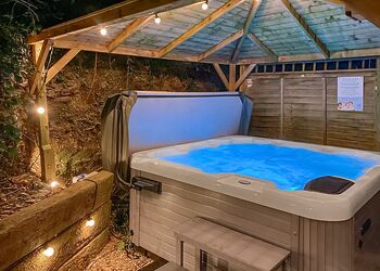 The Smugglers Cottage - Cardigan Bay Holiday Park, St Dogmaels, Pembrokeshire