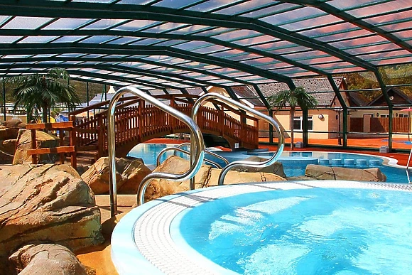 Swimming pool with retractable roof