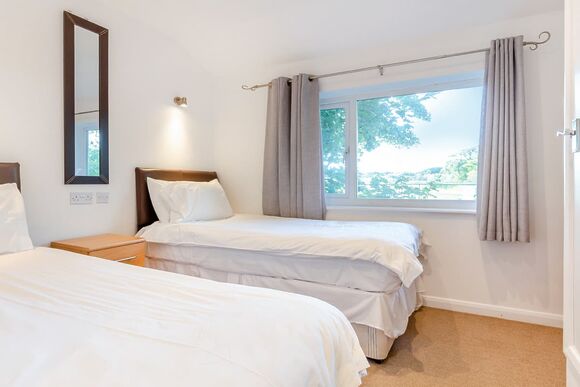 Atlantic Garden Chalet 2 - Atlantic Reach Holiday Resort, Newquay