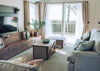 Bluebird Lodge - Castle Brake Holiday Park, Woodbury