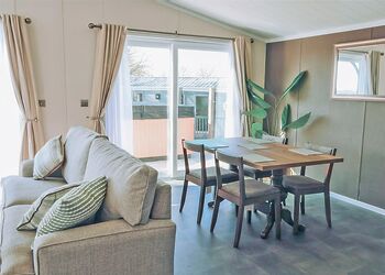 Bluebird Lodge - Castle Brake Holiday Park, Woodbury