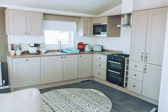 Bluebird Lodge - Castle Brake Holiday Park, Woodbury