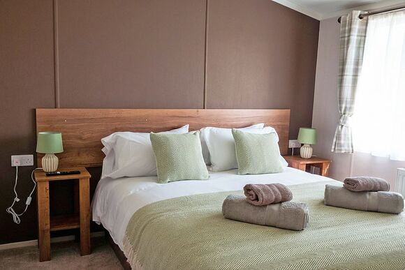 Bluebird Lodge - Castle Brake Holiday Park, Woodbury