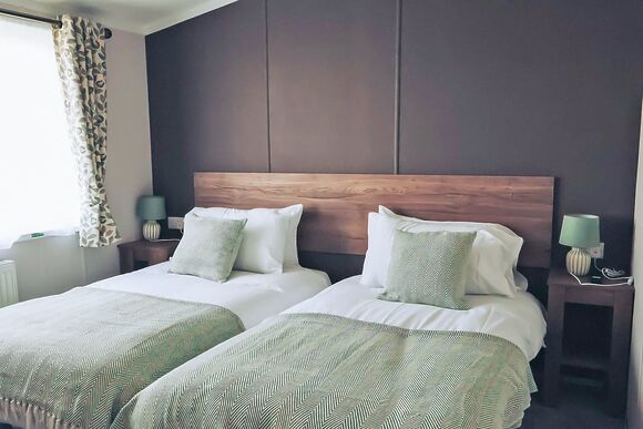 Bluebird Lodge - Castle Brake Holiday Park, Woodbury