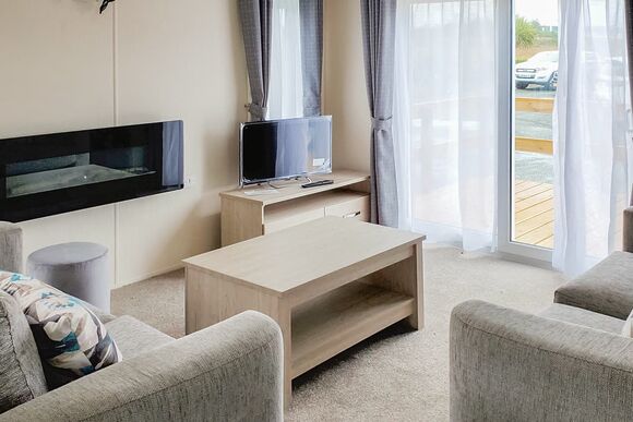 Superior Lodge (sleeps 8) - Castaways Beach Resort, Bacton-on-Sea