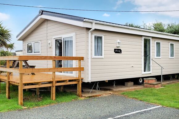 Superior Lodge (sleeps 8) - Castaways Beach Resort, Bacton-on-Sea