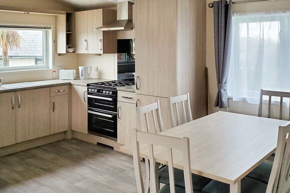 Superior Lodge (sleeps 8) - Castaways Beach Resort, Bacton-on-Sea