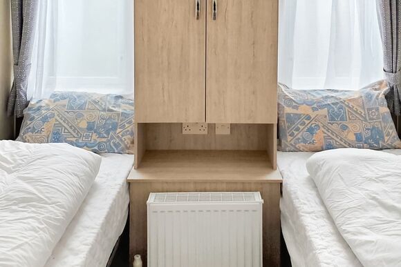 Superior Lodge (sleeps 8) - Castaways Beach Resort, Bacton-on-Sea