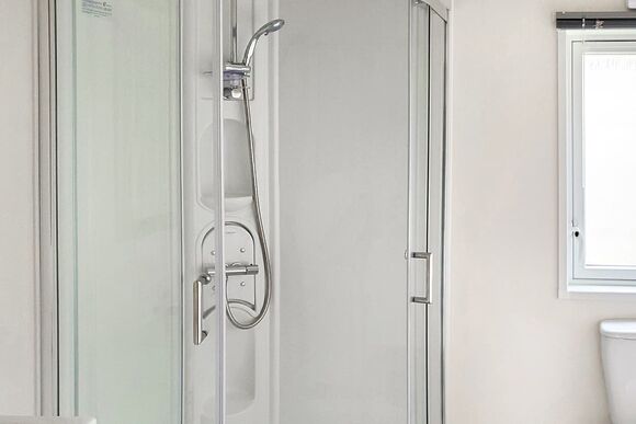 Superior Lodge (sleeps 8) - Castaways Beach Resort, Bacton-on-Sea