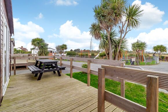 Castaways Lodge - Castaways Holiday Park, Bacton-on-Sea