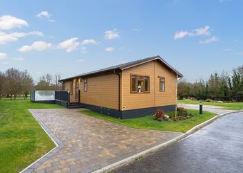 Darwin - Cambridge Country Club Lodge Retreat, Cambridge