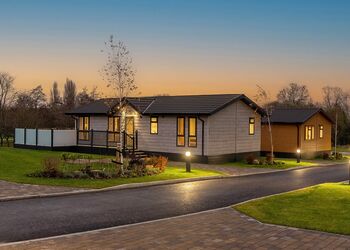 Churchill - Cambridge Country Club Lodge Retreat, Cambridge