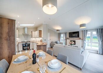 Churchill - Cambridge Country Club Lodge Retreat, Cambridge