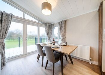 Churchill - Cambridge Country Club Lodge Retreat, Cambridge