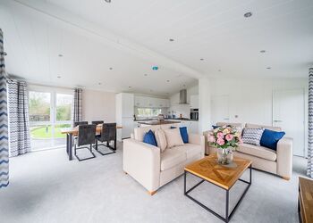 Pembroke - Cambridge Country Club Lodge Retreat, Cambridge