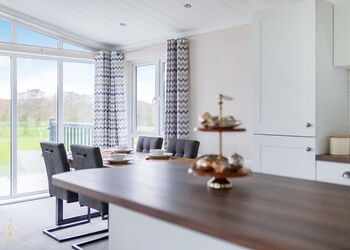 Pembroke - Cambridge Country Club Lodge Retreat, Cambridge