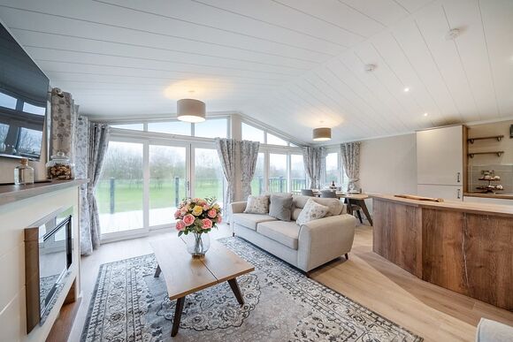 Churchill - Cambridge Country Club Lodge Retreat, Cambridge