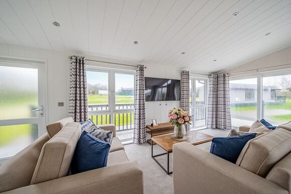 Pembroke - Cambridge Country Club Lodge Retreat, Cambridge