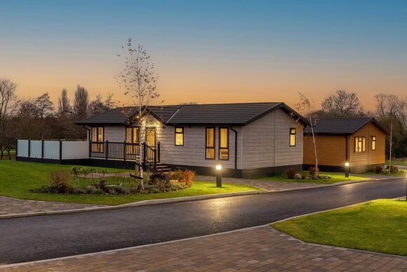 Pembroke - Cambridge Country Club Lodge Retreat, Cambridge