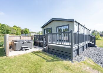 Edmonton Lodge - Coldstream Holiday Park, Coldstream