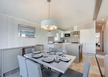 Edmonton Lodge - Coldstream Holiday Park, Coldstream