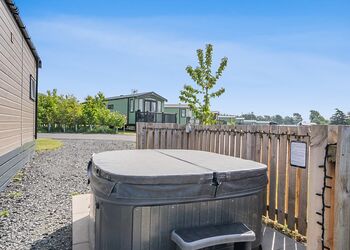 Baird&rsquo;s Chalet (Pet) - Coldstream Holiday Park, Coldstream