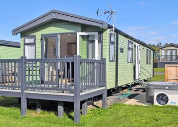 Tweed Spa +2 Bedroom (Pet Friendly) - Coldstream Holiday Park, Coldstream