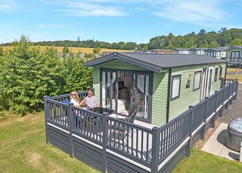 Tweed Spa +2 Bedroom (Pet Friendly) - Coldstream Holiday Park, Coldstream