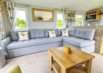 Aura Pergola Spa Luxe3 Bedroom (Pet Friendly) - Coldstream Holiday Park, Coldstream