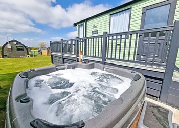 Spa Luxe2 Bedroom - Coldstream Holiday Park, Coldstream