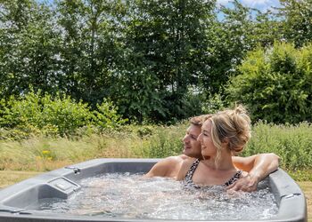 Aura Spa + Glamping Pod (Pet Friendly) - Coldstream Holiday Park, Coldstream