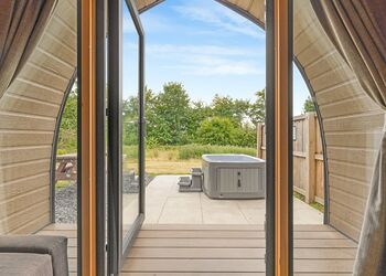 Aura Spa + Glamping Pod (Pet Friendly) - Coldstream Holiday Park, Coldstream