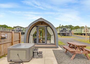Aura Spa + Glamping Pod (Pet Friendly) - Coldstream Holiday Park, Coldstream