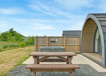 Aura Spa + Glamping Pod (Pet Friendly) - Coldstream Holiday Park, Coldstream