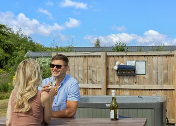 Aura Spa + Glamping Pod (Pet Friendly) - Coldstream Holiday Park, Coldstream