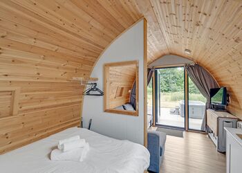 Aura Spa + Glamping Pod (Pet Friendly) - Coldstream Holiday Park, Coldstream