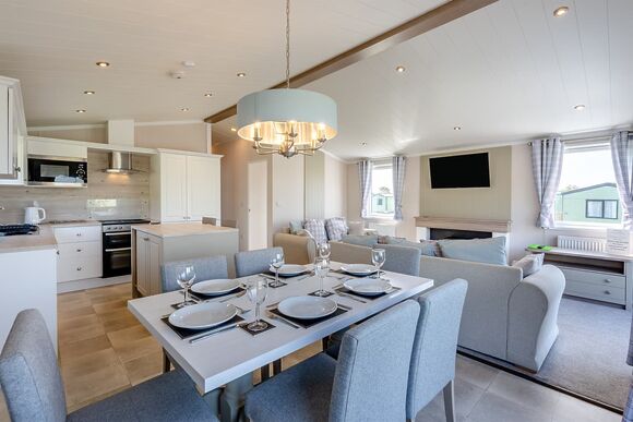 Edmonton Lodge - Coldstream Holiday Park, Coldstream