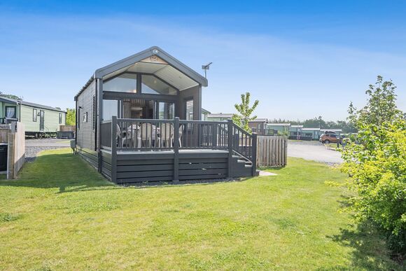 Baird&rsquo;s Chalet (Pet) - Coldstream Holiday Park, Coldstream