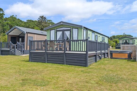 Spa Luxe3 Bedroom  - Coldstream Holiday Park, Coldstream