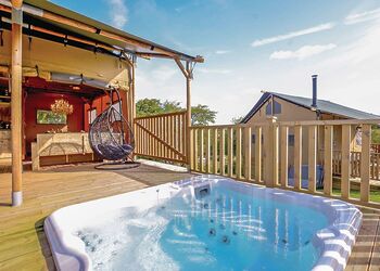 Foxglove Safari Tent - Celtic Escapes, Narberth