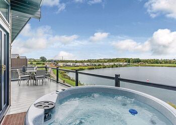 Aspen Lodge - Croft Farm Water Park, Tewkesbury