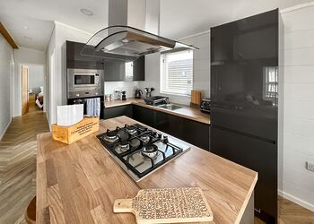 Scarlett Oak - Croft Farm Water Park, Tewkesbury