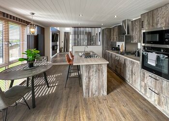 Elm Lodge - Croft Farm Water Park, Tewkesbury